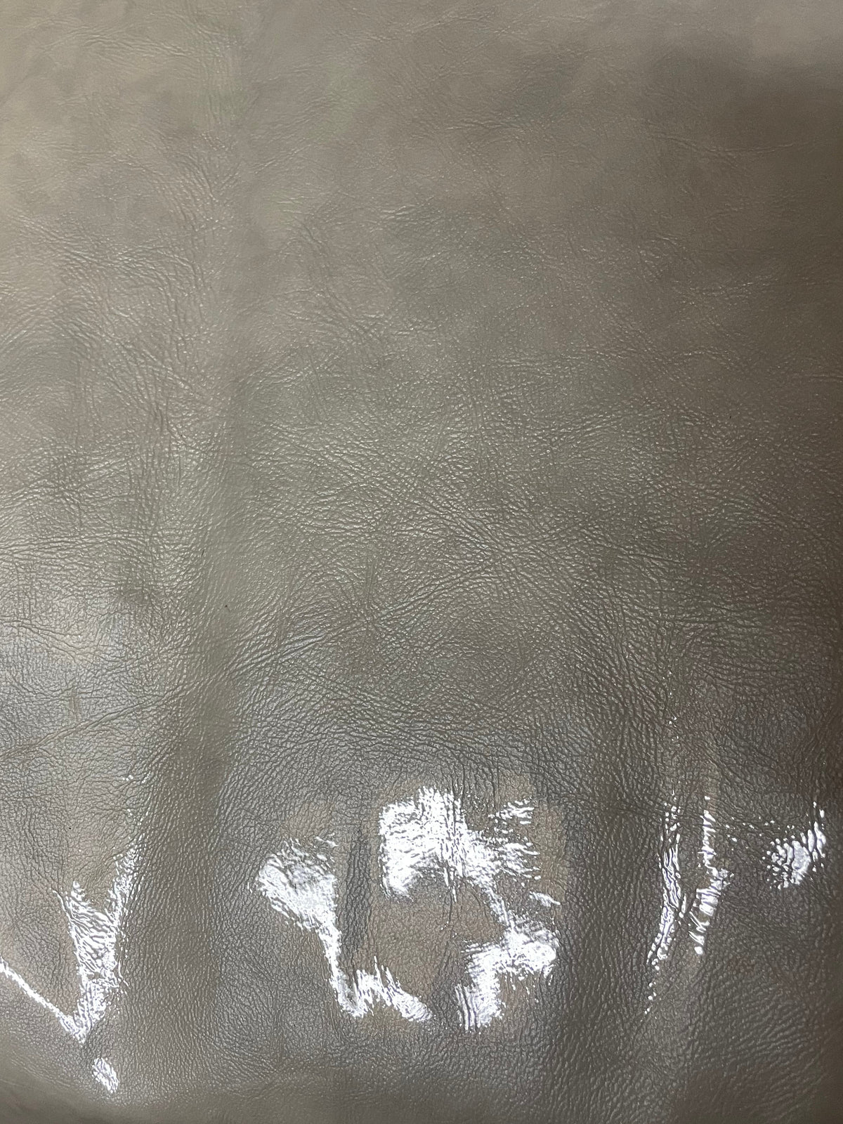 Cuir de vache gris brillant